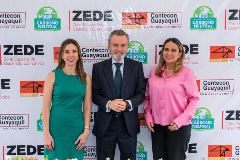 $!Lorena Konanz, viceministra de Exportaciones e Inversiones (i); Javier Lancha de Micheo, CEO de Contecon y Alexandra Villacís, Subsecretaria de Puertos y Transporte Marítimo y Fluvial.