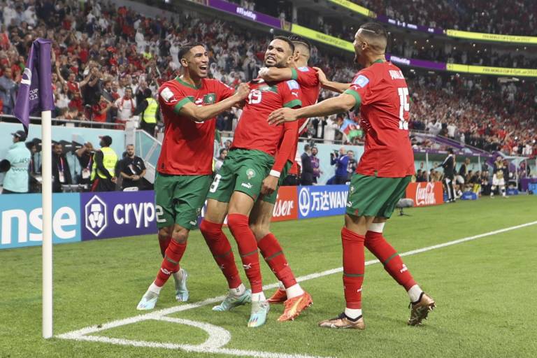 $!Youssef En-Nesyri de Marruecos, celebra un gol contra Portugal en el estadio Al Zumama en Doha (Catar).