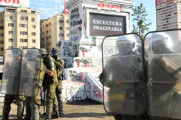 $!Nueva jornada de protestas en Chile deja 200 detenidos y 42 heridos
