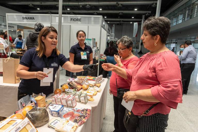 $!Empresas y emprendedores exhibieron varios de sus productos.