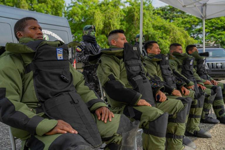 $!¿Comó son los trajes antiexplosivos valorados en $ 245.000 que EE.UU. entregó a Ecuador?