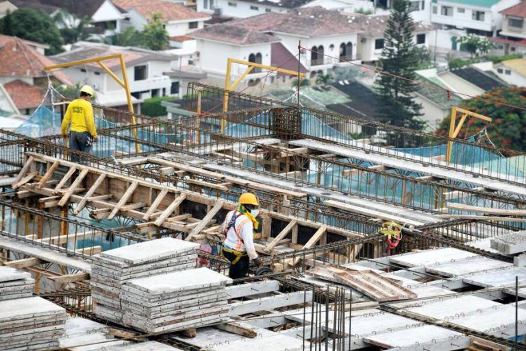 $!El sector de la construcción decreció un 7.1% en 2020 según un estudio realizado por la Universidad Estatal del Sur de Manabí.