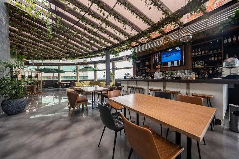 $!Magnolia Rooftop de Wyndham Garden tiene un concepto gastronómico Nikkei y una vista panorámica de la ciudad de Guayaquil.
