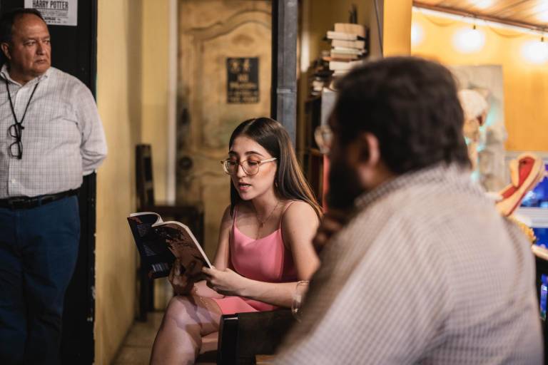 $!Paulette Sánchez realizó la lectura de su cuenta junto al analista político César Febres-Cordero.