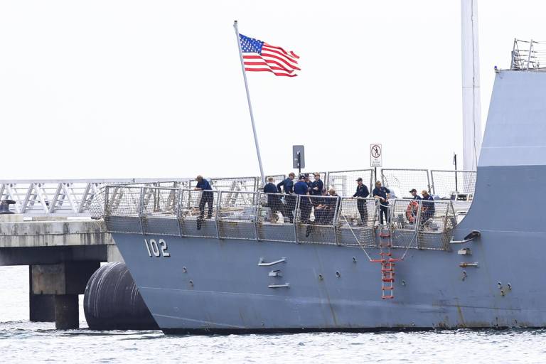 $!Integrantes de la tripulación del buque de guerra USS Sampson (DDG-102) de la Armada de los Estados Unidos.
