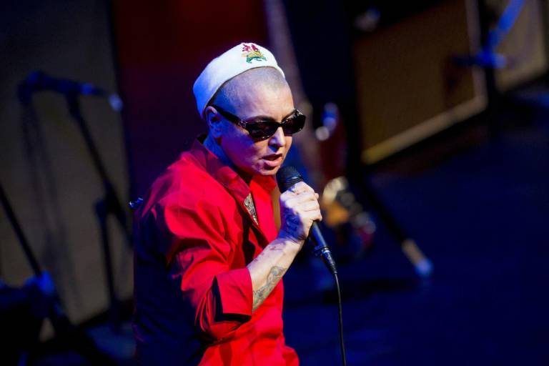 $!La cantautora irlandesa Sinead O'Connor actúa durante el Festival de Primavera de Budapest en el Palacio de las Artes de Budapest, Hungría, el 21 de abril de 2015.