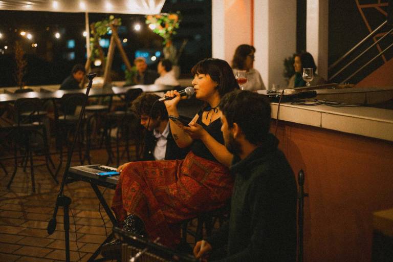 $!El restaurante The Terrace de Selina Cuenca es un espacio cultural con música en vivo.