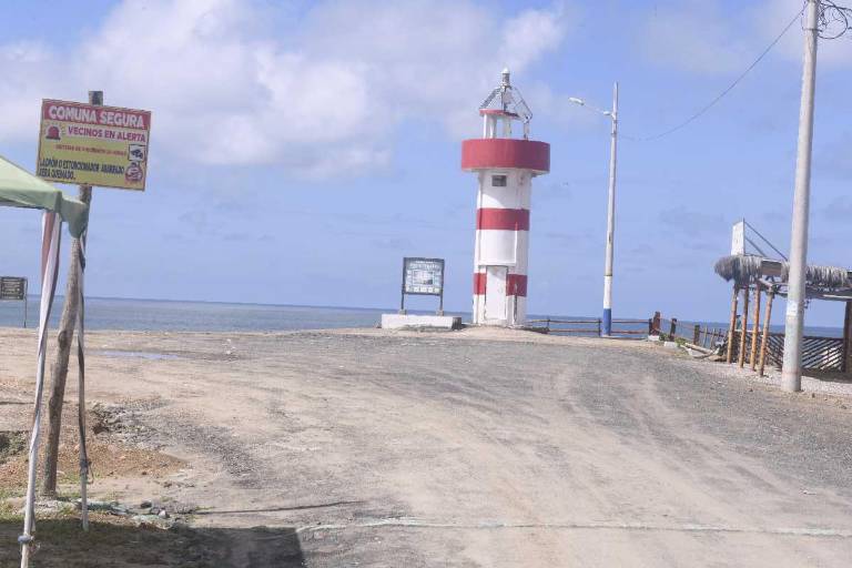 $!Las calles de Puerto Engabao lucen desoladas. En el principal atractivo del lugar, el faro, no habían turistas.