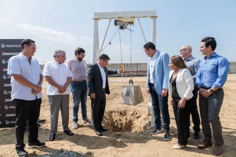 $!Minutocorp y Jungheinrich colocaron la primera piedra de la nueva matriz en ALMAX Plus, ubicada en el km 14.5 de la vía a Samborondón.