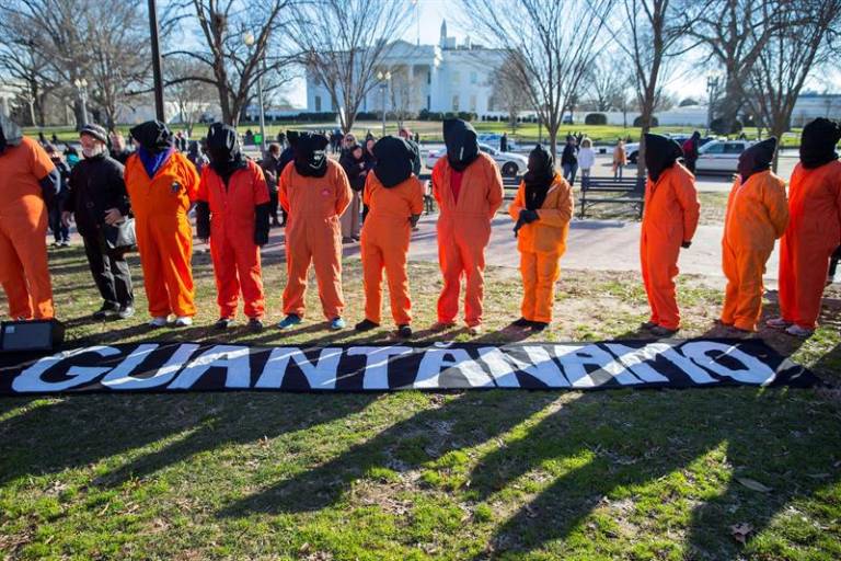 $!Protestas en Estados Unidos que exigían el cierre de Guantánamo en 2019. Foto: EFE