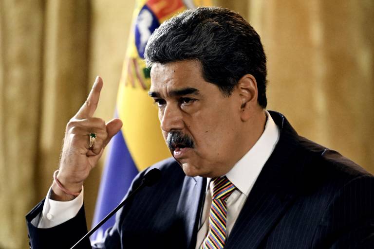 $!El presidente de Venezuela, Nicolás Maduro, hace un gesto mientras habla durante una reunión en la Asamblea Nacional en Caracas el 22 de agosto de 2025.