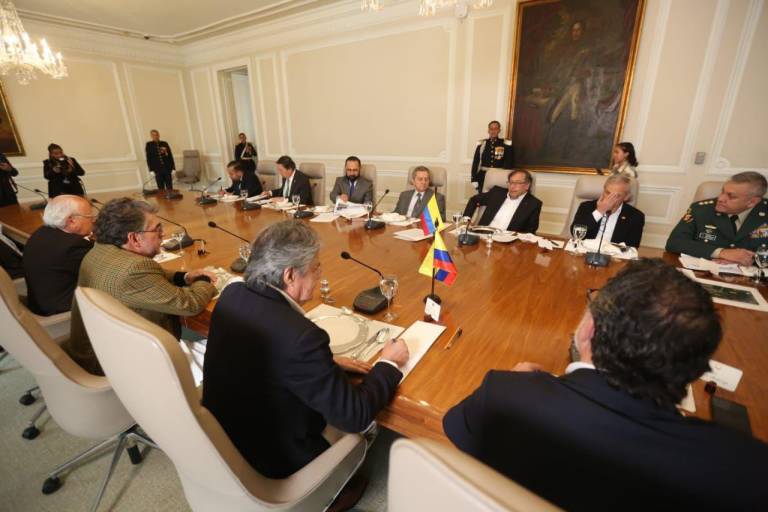 $!Tras las reuniones que Lasso sostuvo con mandatarios de Colombia y Perú para cubrir el déficit de energía en Ecuador mediante la importación del recurso, el tiempo de los cortes de luz se redujo hasta en un 50% según las regiones en numerosas localidades.