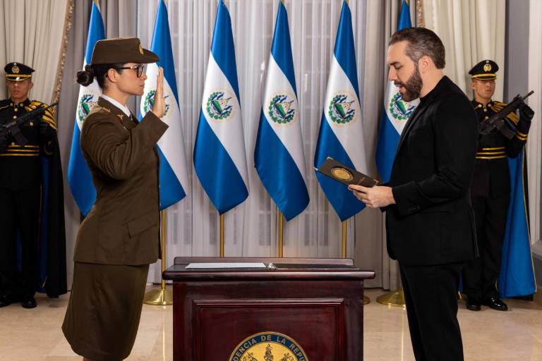 $!Bukele y la nueva ministra de Educación de El Salvador, Karla Trigueros.