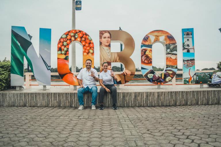 $!Fotografía del burgomaestre junto a la prefecta del Guayas, Marcela Aguiñaga.