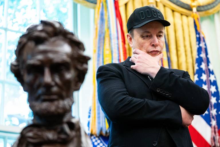 $!Elon Musk durante una conferencia de prensa con el presidente de Estados Unidos, Donald Trump, en la Oficina Oval de la Casa Blanca, el 30 de mayo de 2025.