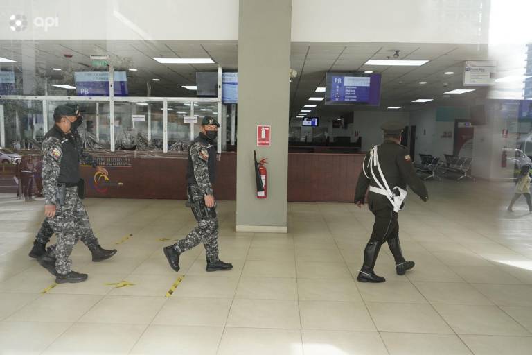 $!Reportan alerta de bomba a minutos de instalarse la audiencia del exvicepresidente Jorge Glas