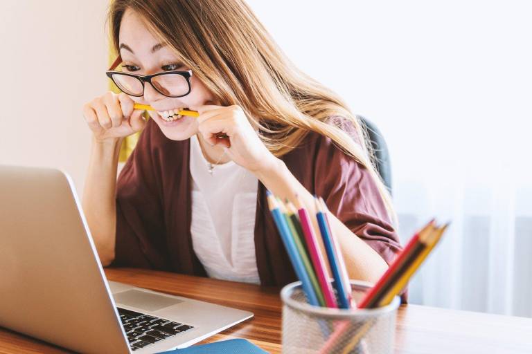 $!Con el teletrabajo y el estudio a través de aulas virtuales el estar frente a las pantallas es constante.