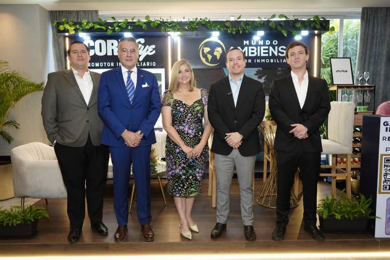 $!Alfredo Nuques; vicepresidente de Gestión Estratégica de Ambiensa; Otton Lara Pincay, presidente de la Cámara de la Construcción de Guayaquil; Rhonda Cevallos, vicepresidenta ejecutiva de Ambiensa; y Stefano Ferretti, CEO de Ambiensa.