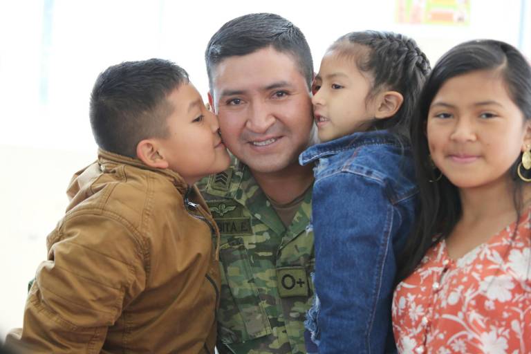$!Guillermo Lasso envía un mensaje a los militares que son padres