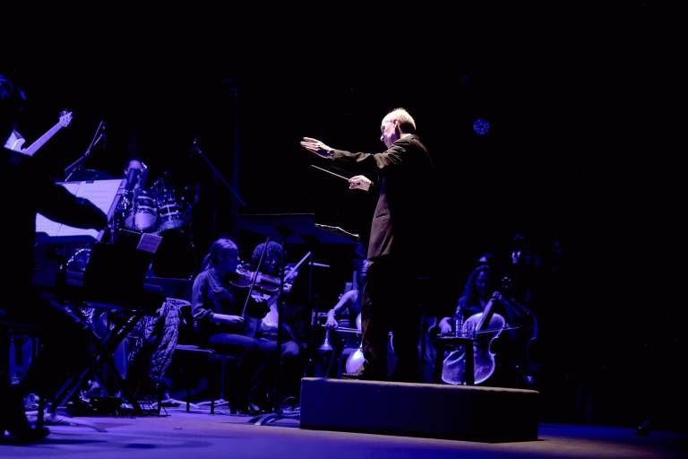 $!La Orquesta Sinfónica de Guayaquil y más de 50 artistas en escena, alistan un repertorio con temas como: Vivir Así es Morir de Amor, Melina ,Algo de Mí, Perdóname, entre otros.