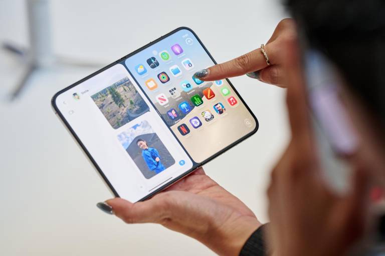 $!El iPhone Duo plegable de Apple es presentado durante el evento especial de Apple en el Steve Jobs Theater en el Apple Park en Cupertino, California.