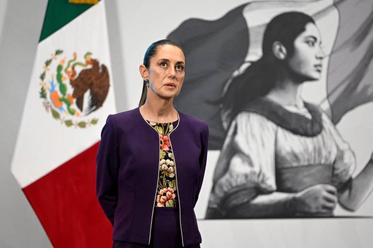 $!La presidenta de México, Claudia Sheinbaum, durante su conferencia de prensa diaria en el Palacio Nacional en la Ciudad de México el 31 de julio de 2025.