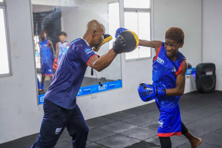 $!Yecson Preciado con Jampier Hurtado, actual subcampeón sudamericano y Alan Mina, presente en la Copa Navidad de Boxeo en Colombia.