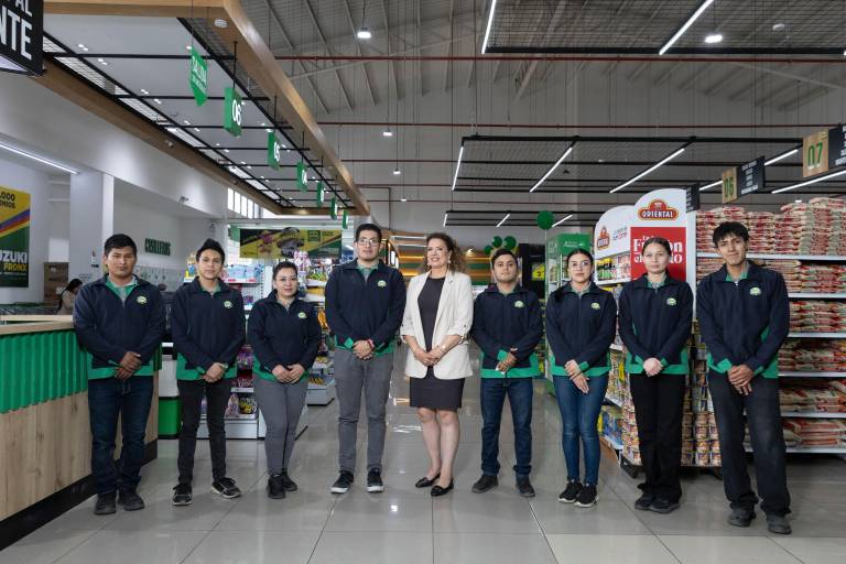 $!Silvia Consuelo Pachar Ordóñez junto a sus colaboradores.
