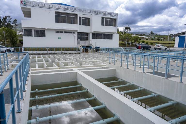 $!La provisión de agua potable en Ambato está cubierta totalmente en el centro y sur. El problema está en el norte, nueva zona industrial, por la insuficiencia de la vertiente.