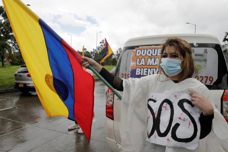$!Manifestantes salieron a dar la bienvenida a la CIDH.