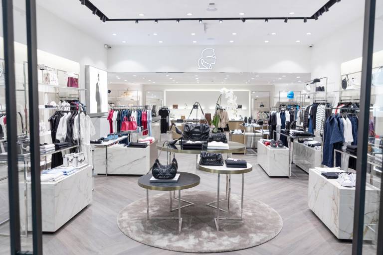 $!La campaña Otoño-Invierno 2025, protagonizada por Paris Hilton, fue el eje del evento de inauguración.