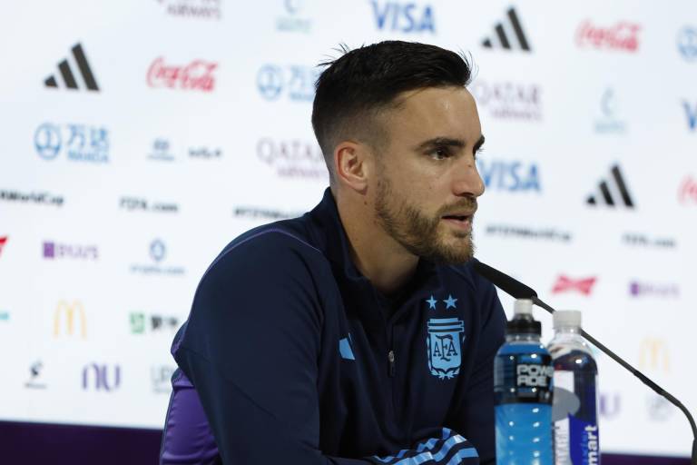 $!El defensa de la selección argentina Nicolás Tagliafico comparece en una rueda de prensa en Doha, Catar.