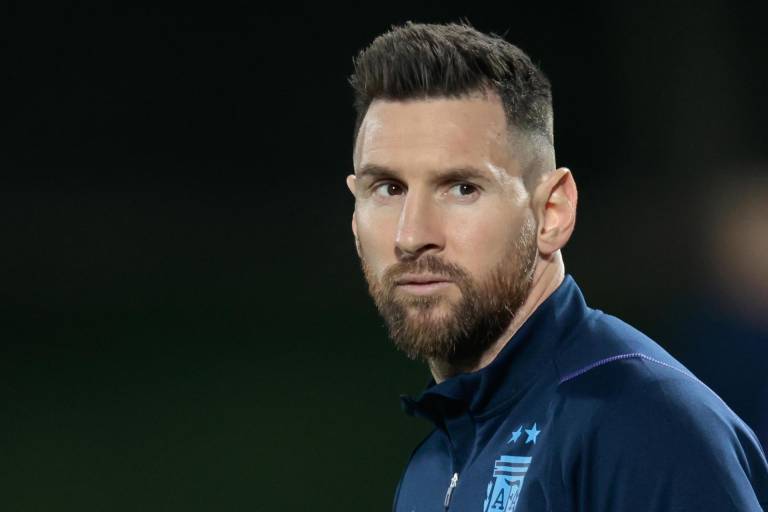 $!El delantero de Argentina Lionel Messi participa en un entrenamiento de su conjunto nacional en Doha, Catar.