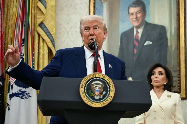 $!El presidente de Estados Unidos, Donald Trump, habla en la Oficina Oval de la Casa Blanca,.