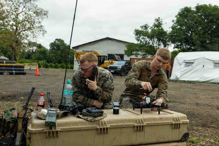$!Militares de EE.UU. con un dron HANX impresos en 3D.