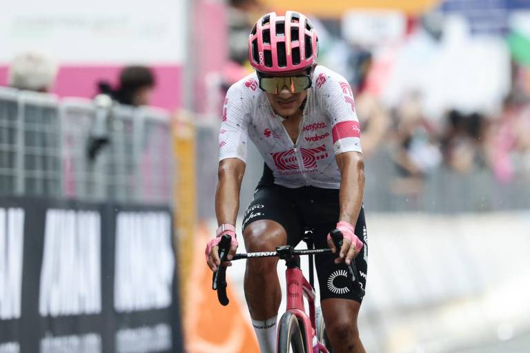$!El ciclista ecuatoriano de EF Education - EasyPost, Richard Carapaz, reacciona al cruzar la meta de la 20.ª etapa del 108.º Giro de Italia.