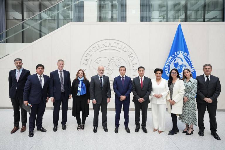 $!Daniel Noboa junto a algunos ministros en una reunión con el Fondo Monteario Internacional (FMI).