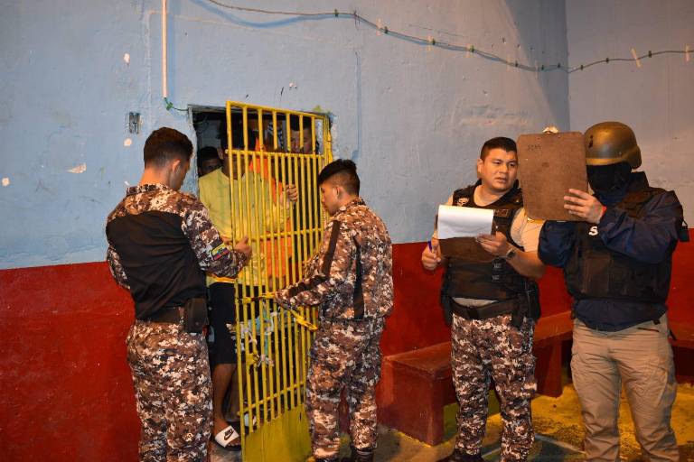$!Trasladan a más de dos centenares de presos, tras cierre de cárcel en Los Ríos: ¿cuál fue el motivo?