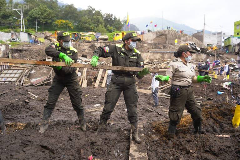 $!Más de 1.300 ciudadanos se unieron a la minga de limpieza en Quito por aluvión que deja 28 muertos