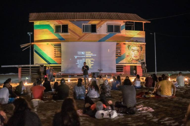 $!Desde sus inicios, Cine a orillas del mar ha programado funciones gratuitas para un público numeroso.