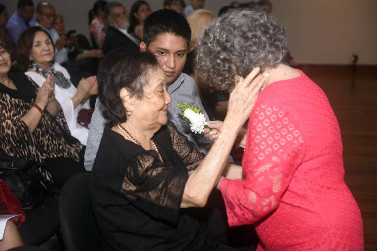 $!Reconocimiento a la trayectoria de la poetisa Piedad Romo-Leroux