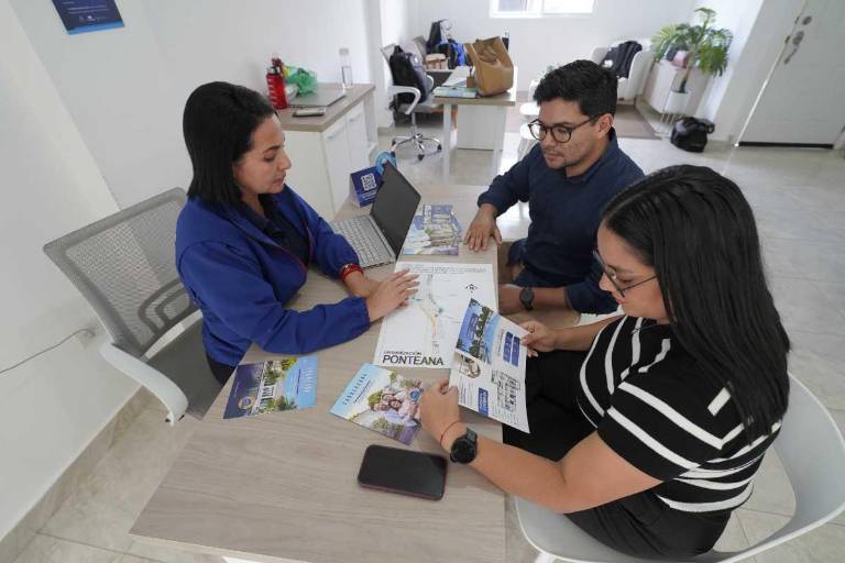 $!Multiraices cuenta con asesores inmobiliarios en las salas de venta dentro de Casalaguna, así como en el punto de atención en Plaza Laguna en Daule.