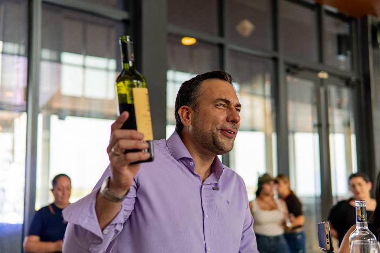 $!El sommelier Marc Pidoux guiando la cata para medios de comunicación y periodistas realizada en el Country Club Samborondón.