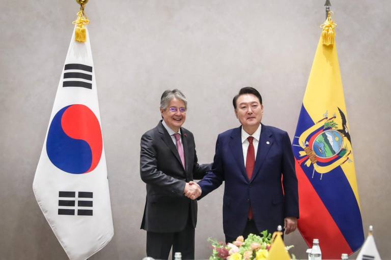 $!Fotografía del presidente de la república, Guillermo Lasso, con su homólogo surcoreano Yoon Suk-Yeol.