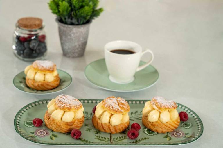 $!Profiteroles de crema de la boutique de postres franceses Gourmandises.