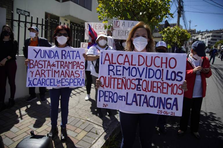 $!Marcha a Favor y en contra del Alcalde Jorge Yunda se manifiesta a las afueras del TCE, el 29 de junio de 2021.