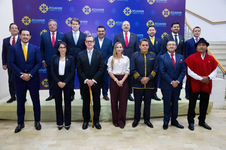 $!Candidatos antes de iniciar el debate para las elecciones 2025.