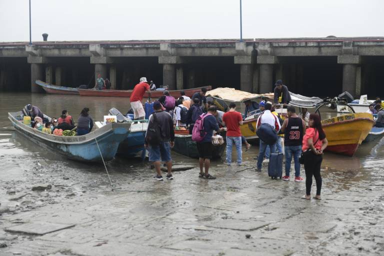 $!Zona de embarque del Mercado de la Caraguay para salir al Golfo de Guayaquil.