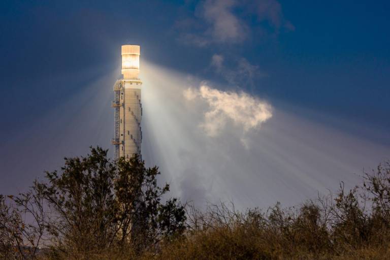 $!Torre de la Universidad Ben Gurión en el desierto del Néguev, sur de Israel, para la producción de energía sostenible