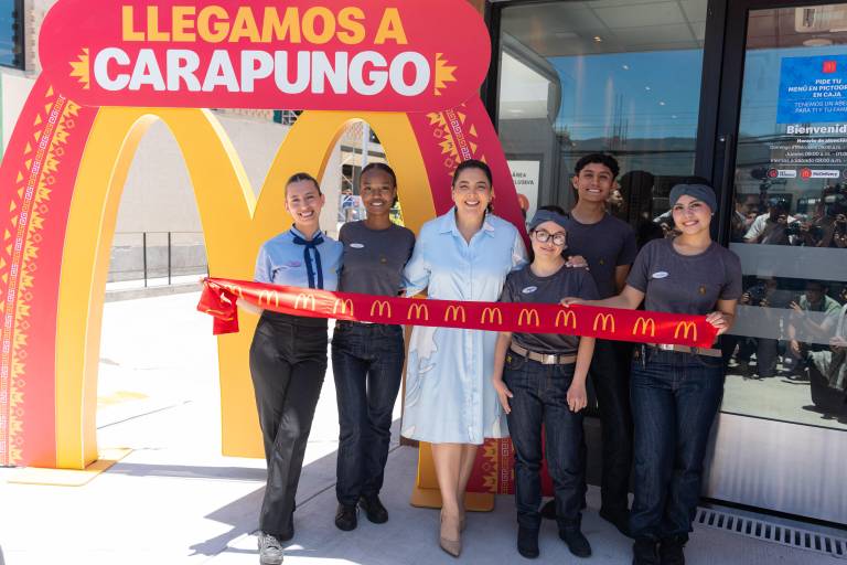 $!Colaboradores de McDonald's en el local de Carapungo.